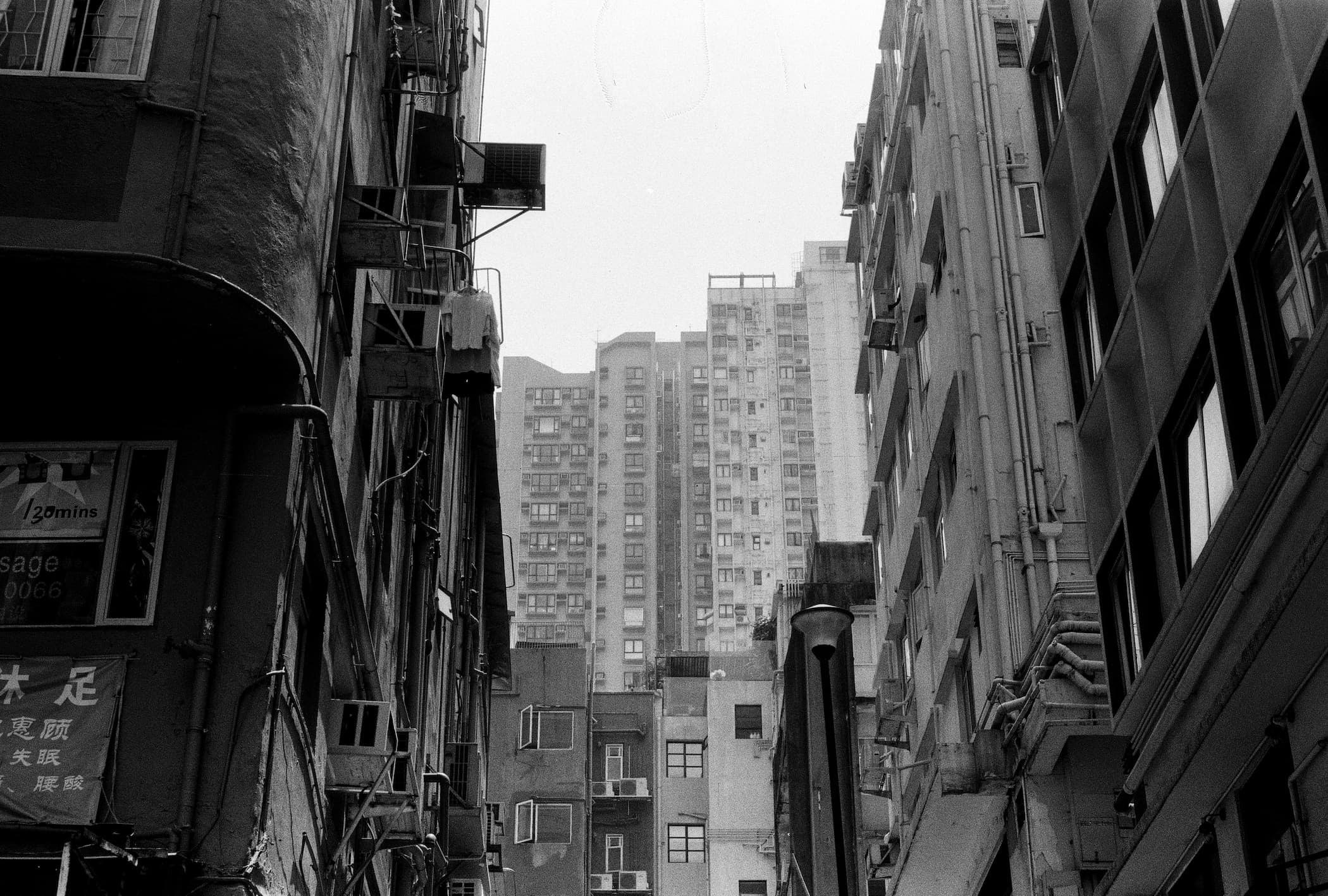Hong Kong. B&W. Buildings 1.