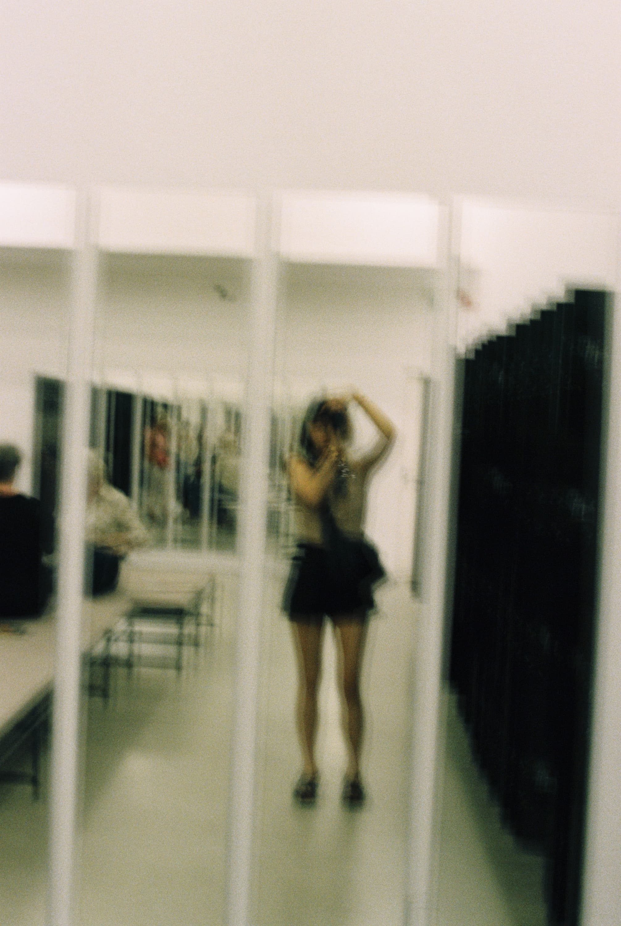 Me, mirror, shaky.